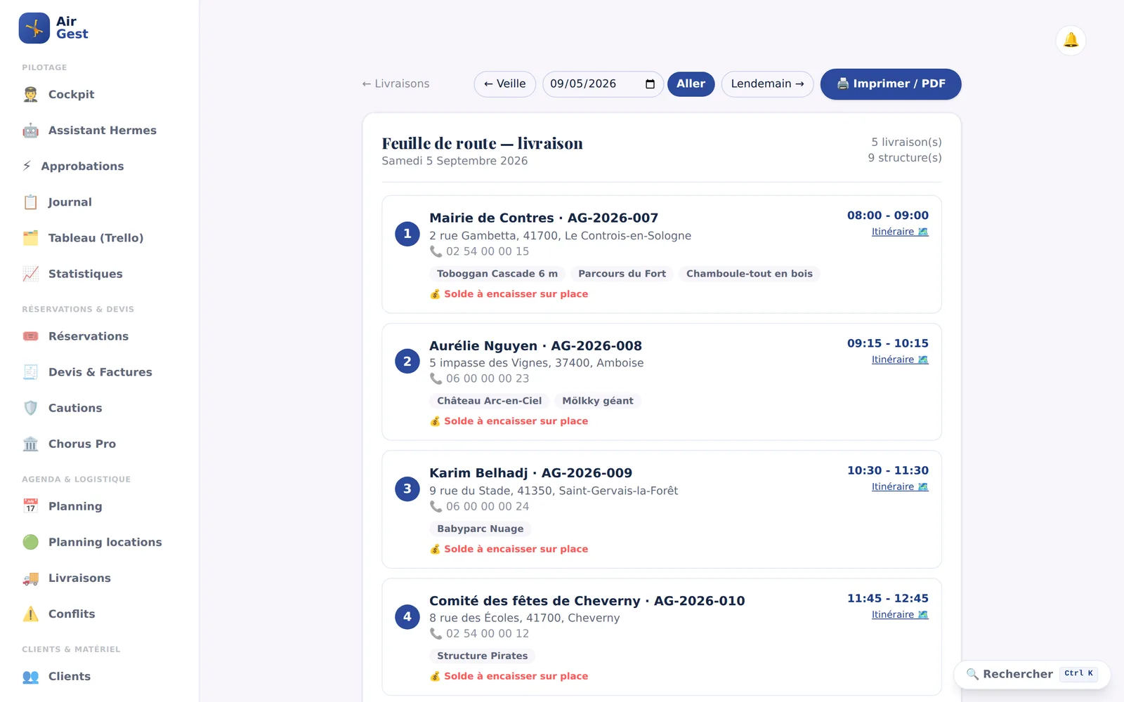 Feuille de route d'un samedi : cinq livraisons numérotées dans l'ordre, avec pour chacune l'heure, l'adresse, le téléphone du client et la liste des structures à charger.